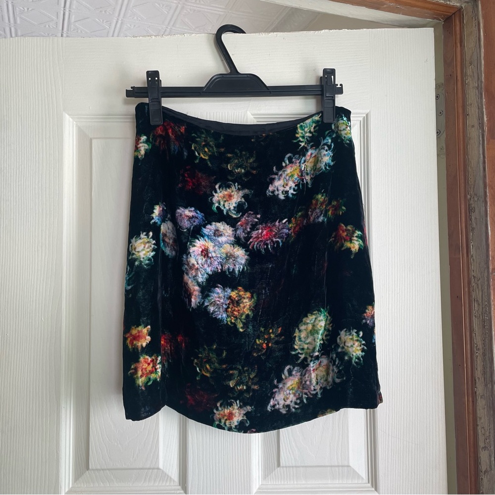 NWT VIVIENNE TAM FLORAL VELVET SKIRT